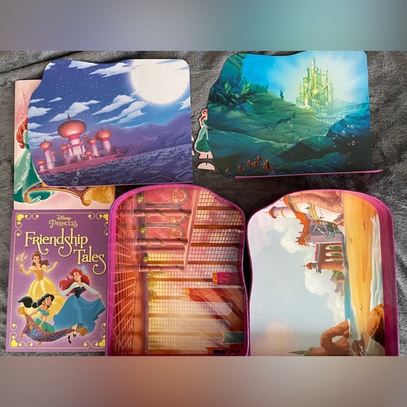 Disney princess adventure box, doesn’t include stickers or the paper tiara - Picture 3 of 4